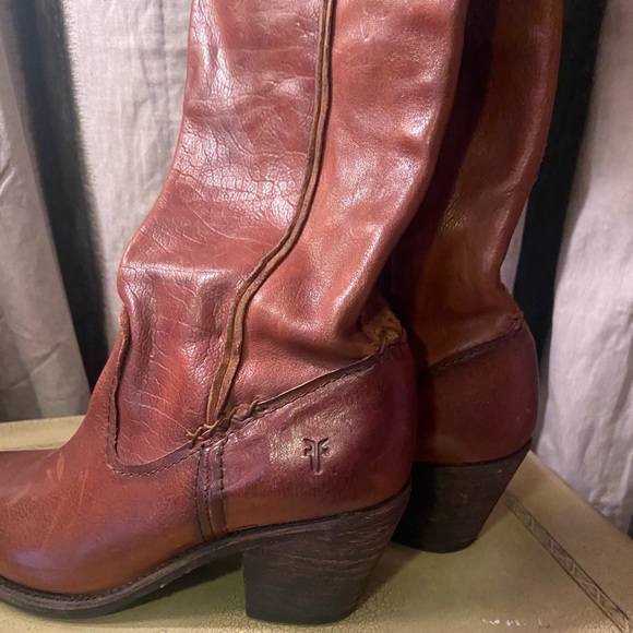 Never worn Frye size 9 boots - Picture 3 of 4